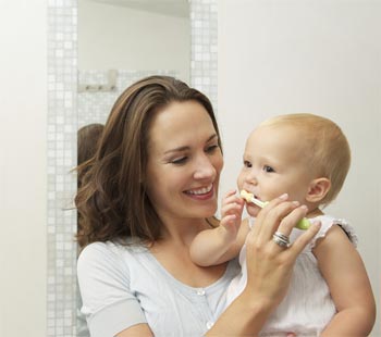 Clean your baby's teeth